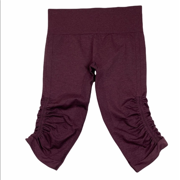 Lululemon In The Flow Crops 8 - Picture 1 of 3